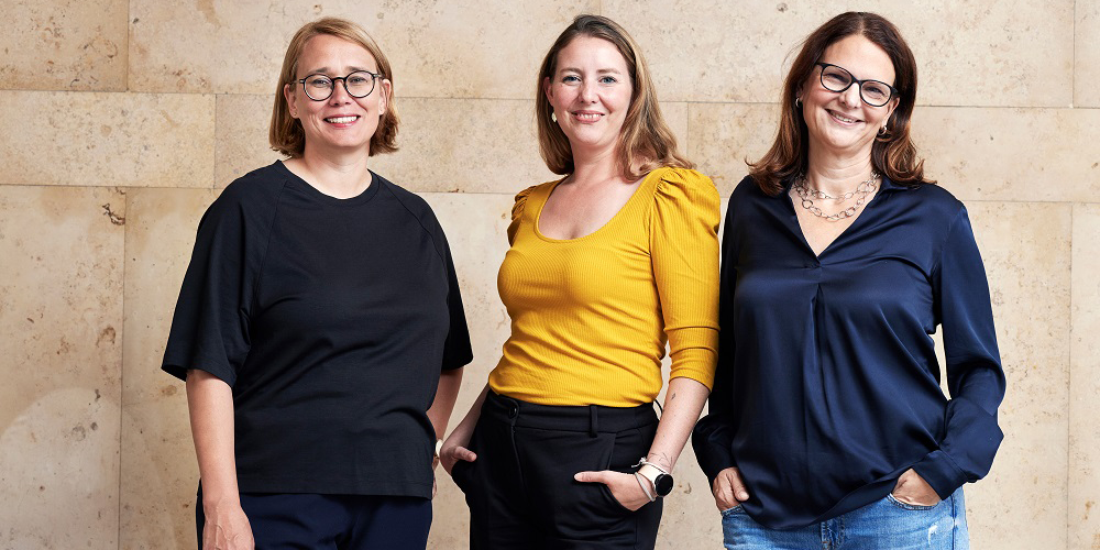 Gruppenbild: (v.l.n.r.): Charlotte Holzum, Christine Seeliger, Anja Schlicht, navos – Public Dialogue Consultants Geschäftsführung